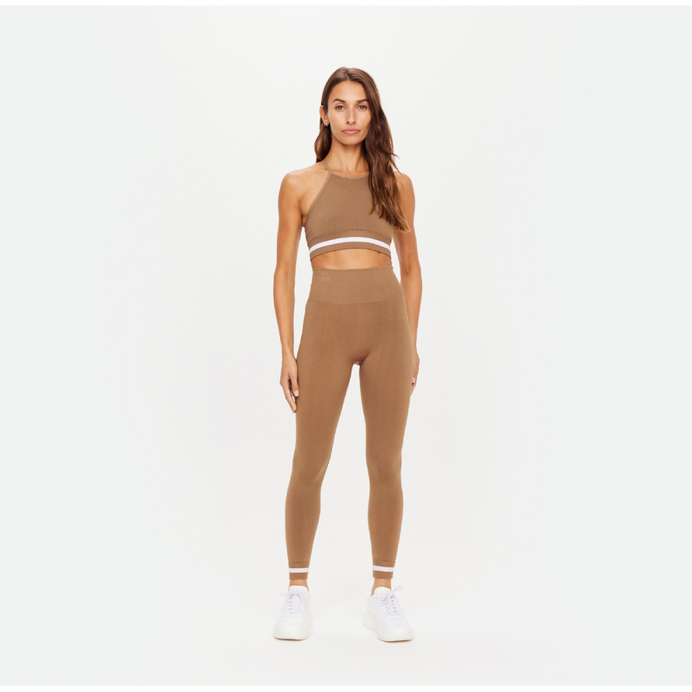 FORM SEAMLESS ANGIE CROP. Sports Bras