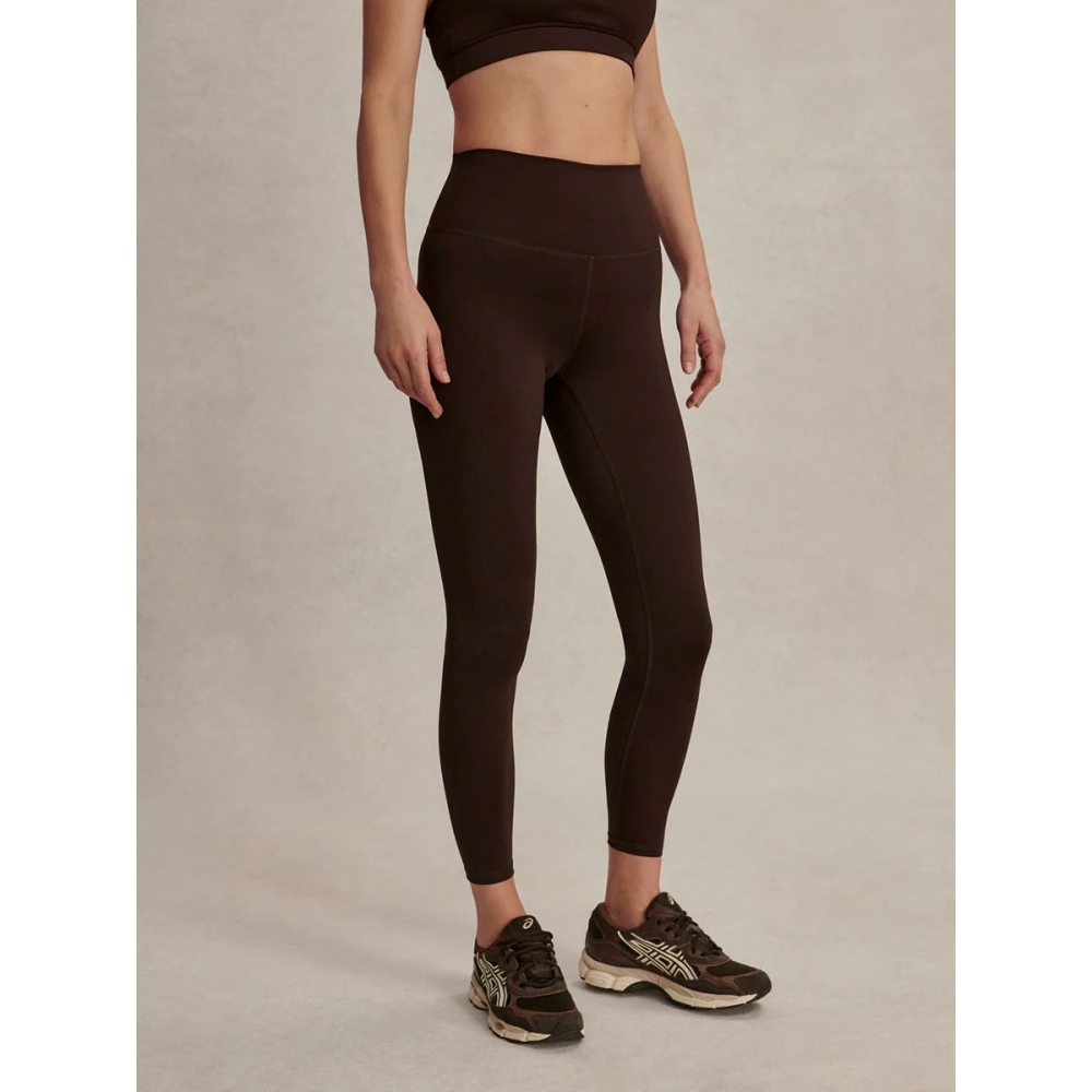 Varley "Assure High-Rise Legging 25" tamsiai rudos spalvos tamprės . Tamprės