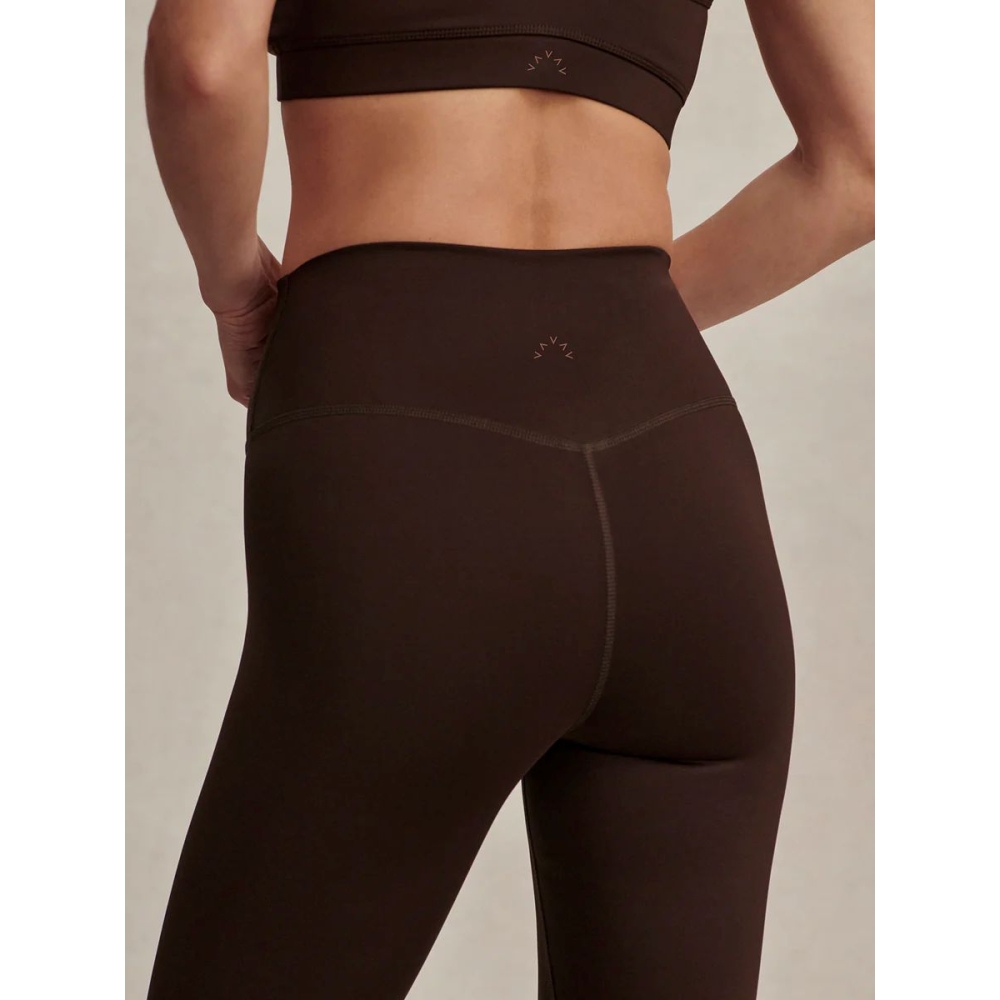 Varley "Assure High-Rise Legging 25" tamsiai rudos spalvos tamprės . Tamprės