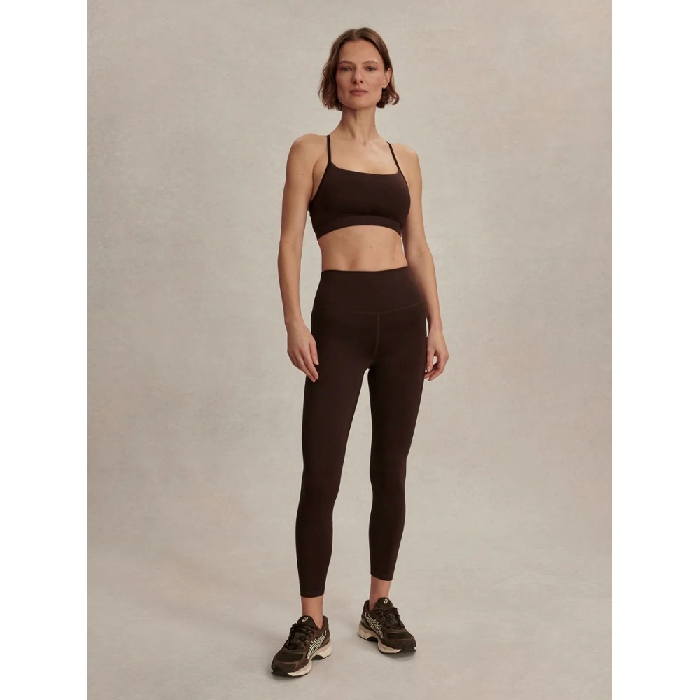 Varley "Assure High-Rise Legging 25" tamsiai rudos spalvos tamprės . Tamprės