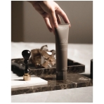 “BB Cream - Leave-In Treatment” nenuplaunama atkuriamoji priemonė plaukams. Plaukų formavimo priemonės