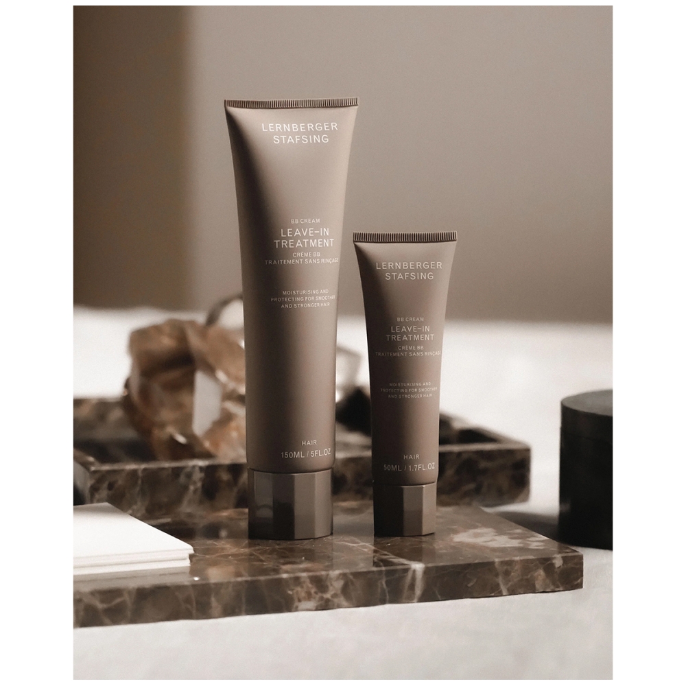 Lernberger Stafsing “BB Cream - Leave-In Treatment Travel Size” kelioninio dydžio nenuplaunama atkuriamoji priemonė plaukams. Plaukų kaukės