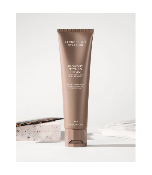 “Blowout Styling Cream” plaukų formavimo priemonė. Plaukų formavimo priemonės