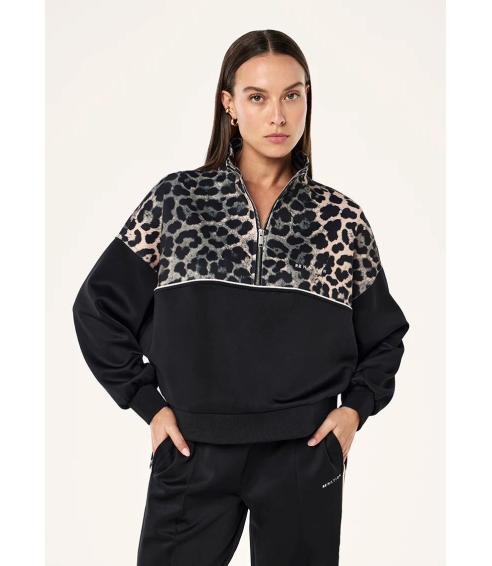 "Boundless Zip Neck Sweat" džemperis su leopardo rašto detalėmis. Džemperiai