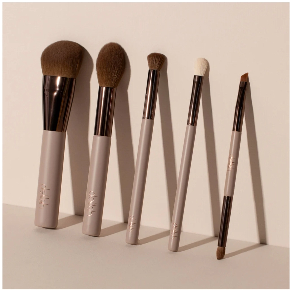 Delilah Complexion Brush. Make up brushes and accessories