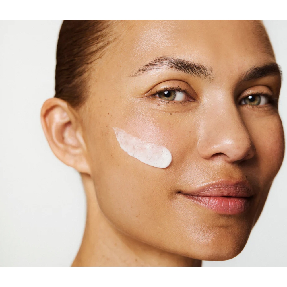 Nuori "Creamy Quartz & Enzyme Exfoliator” švelnus enziminis veido šveitiklis. Veido prausikliai ir šveitikliai