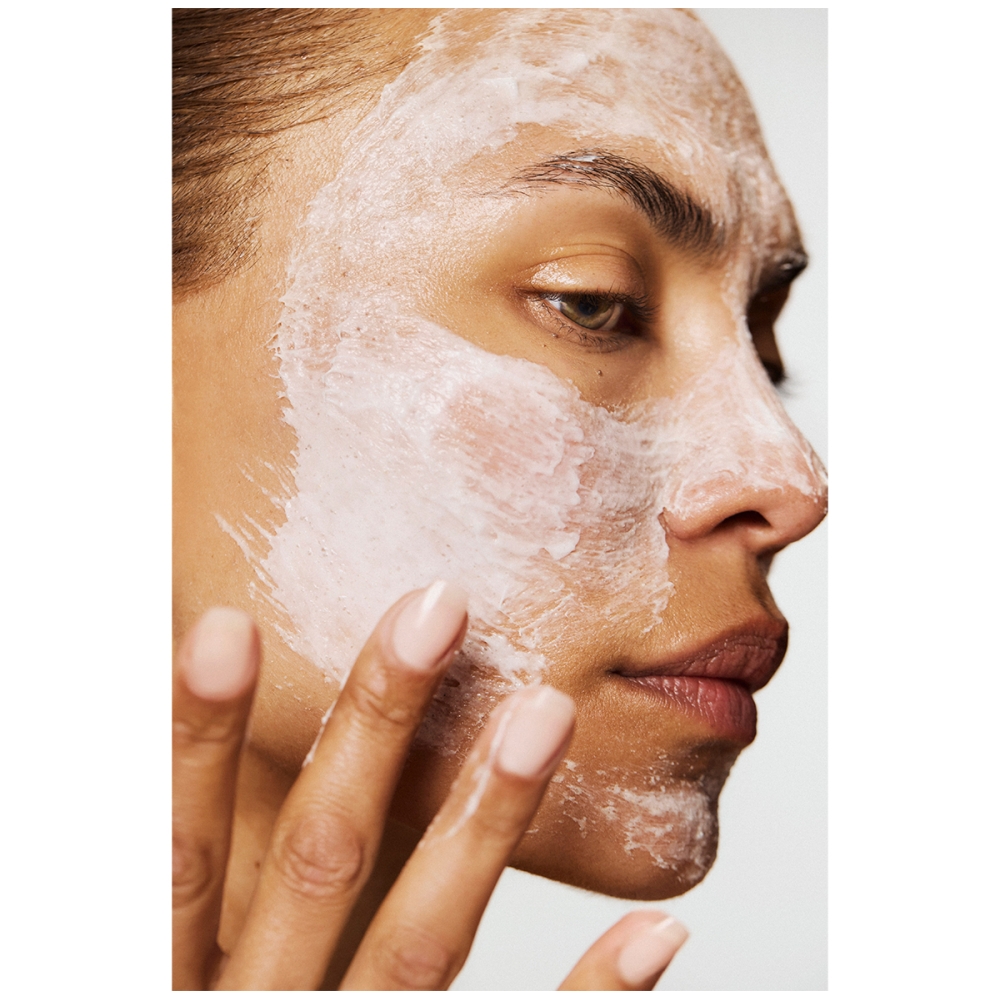 Nuori "Creamy Quartz & Enzyme Exfoliator” švelnus enziminis veido šveitiklis. Veido prausikliai ir šveitikliai