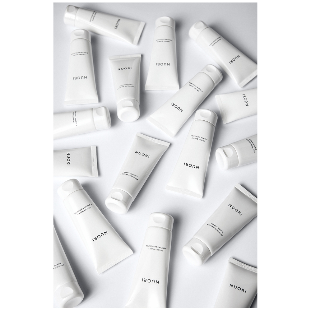 Nuori "Creamy Quartz & Enzyme Exfoliator” švelnus enziminis veido šveitiklis. Veido prausikliai ir šveitikliai