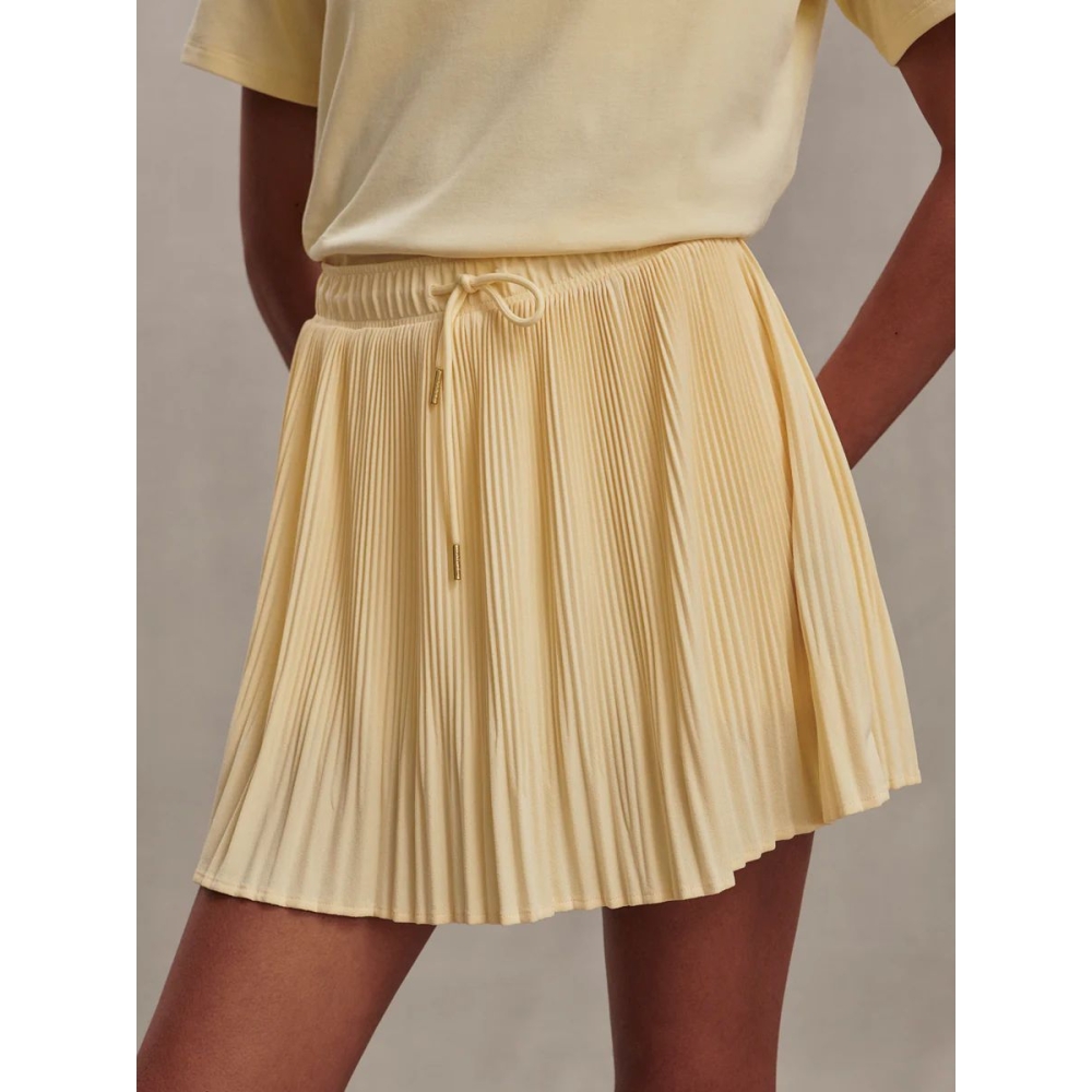 Varley Sijonai "Davina High-Rise Skort" gelsvos spalvos sijonšorčiai Varley "Davina High-Rise Skort" gelsvos spalvos sijonšorčiai. Sijonai