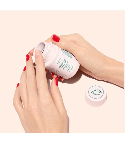 “Express Nail Polish Remover Bath“ greito poveikio nagų laką pašalinanti priemonė. Nagų lako valikliai