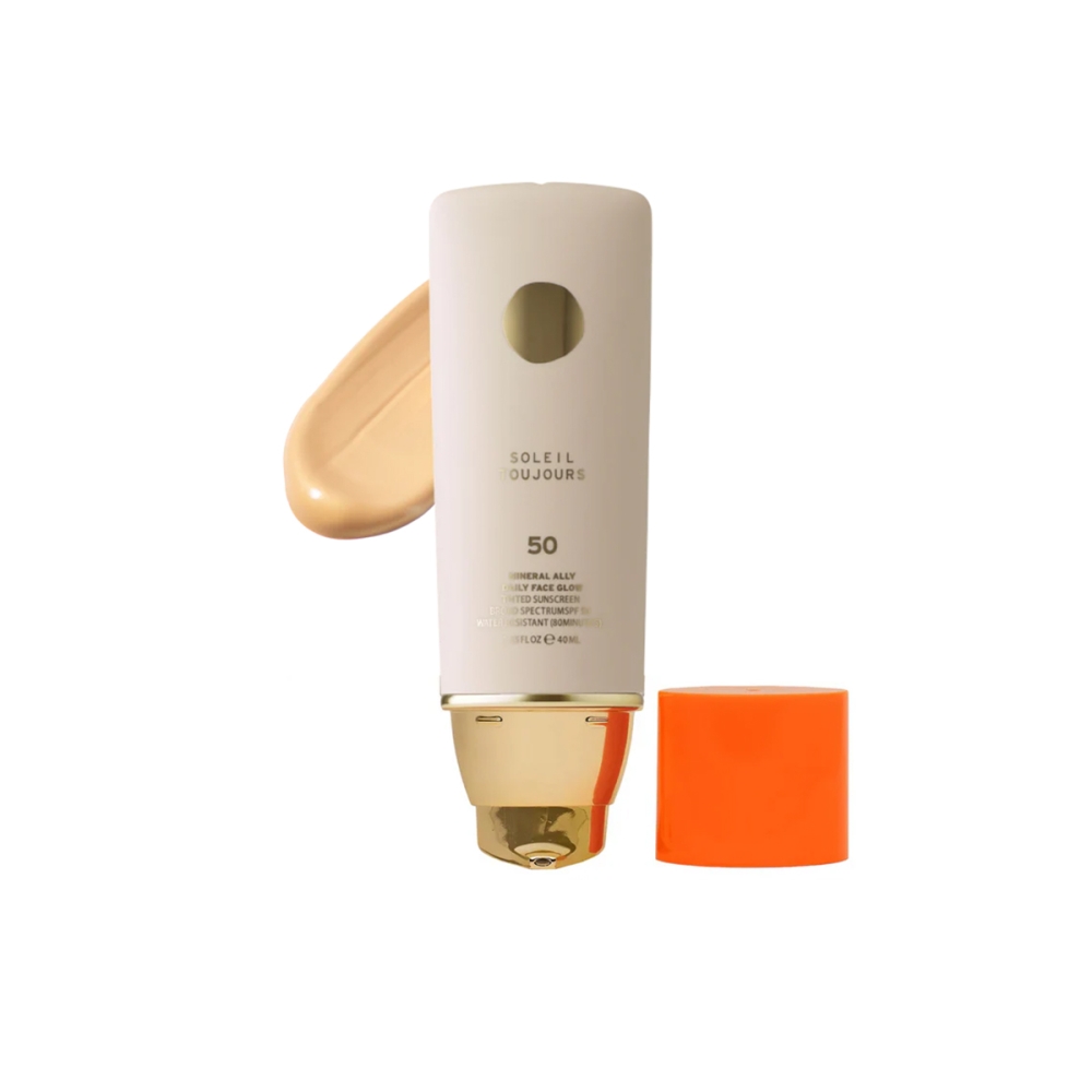 Soleil Toujours “Face Glow Tinted Moisturizer Mineral SPF 50” su vitaminu C ir niacinamidu. Veido kremai nuo saulės
