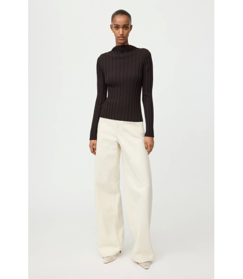 "Featherlight Ribbed Top“ rudos spalvos megztinis. Megztiniai