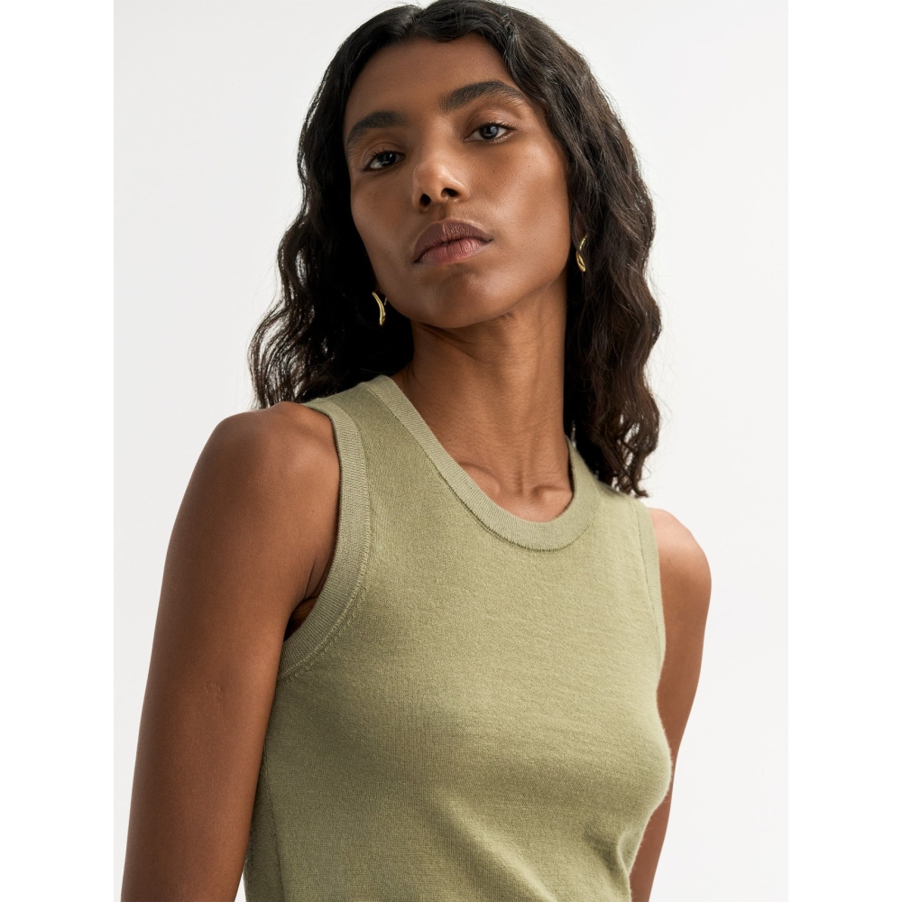 Soft Goat "Featherlight Singlet" rusvai žalsvos spalvos palaidinė. Marškinėliai