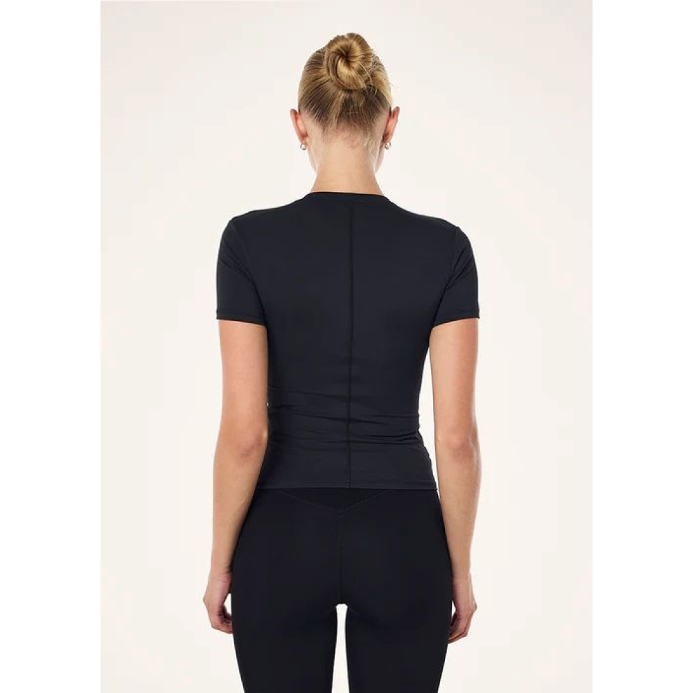 P.E Nation Trumpomis rankovėmis "Foundation SS" juodos spalvos marškinėliai P.E Nation "Foundation SS" juodos spalvos marškinėliai. Trumpomis rankovėmis