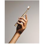 "Gold/White“ 24K auksu dengtas dantų šepetėlis su minkštais šereliais. Burnos higiena