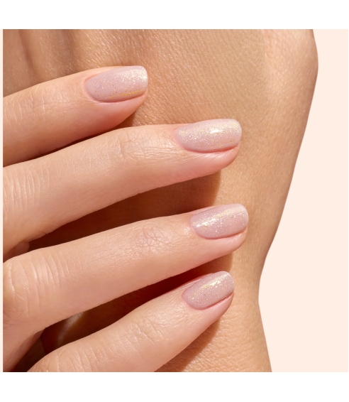 “Green™ Glossy Top Coat” viršutinis nagų lako sluoksnis su aukso spalvos detalėmis. Nagų lako pagrindai ir viršutiniai sluoksniai