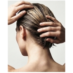 “Hydrating & Strengthening Shampoo” intensyviai drėkinantis šampūnas. Šampūnai