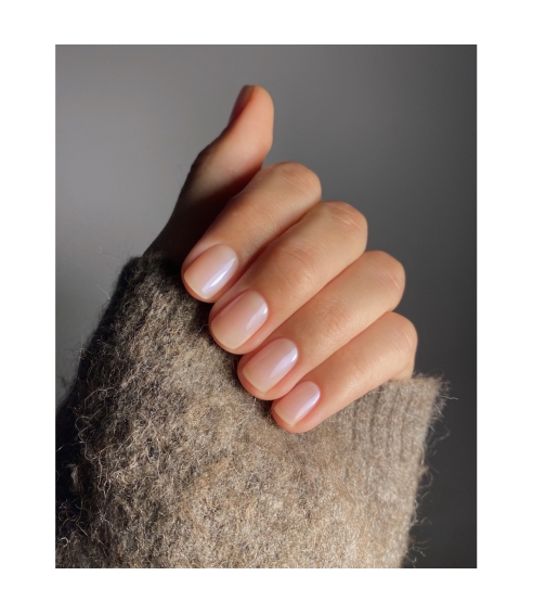 “Le Vernis Lumière Illuminateur Beige” švytėjimo suteikianti priemonė su spalva. Nagų priežiūros priemonės