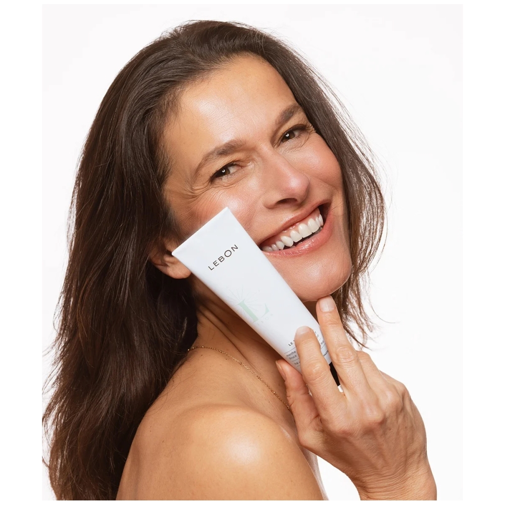 Lebon Lebon Le White balinamoji dantų pasta su saldžiąja mėta ir žaliąja arbata. Burnos higiena