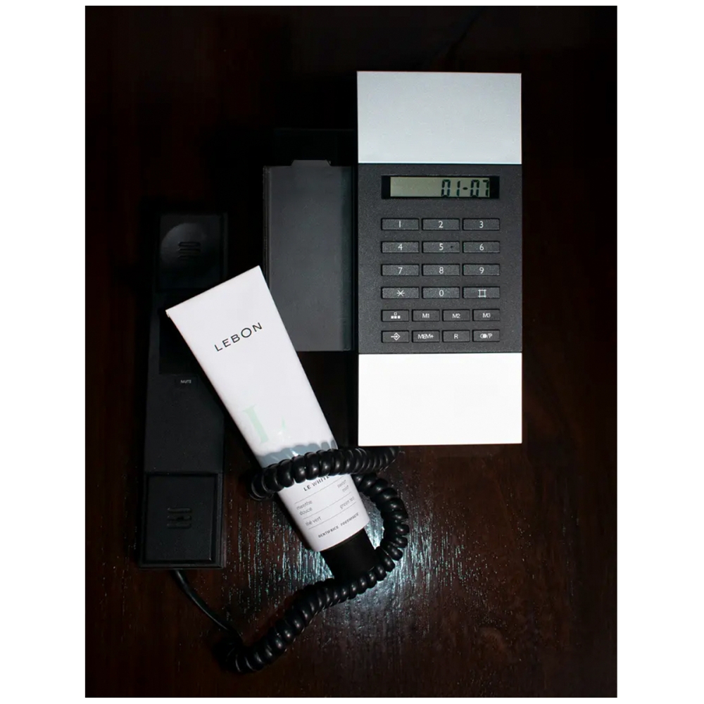 Lebon Lebon Le White balinamoji dantų pasta su saldžiąja mėta ir žaliąja arbata. Burnos higiena