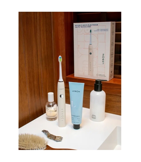 Lebon Une Piscine A Antibes. Oral care