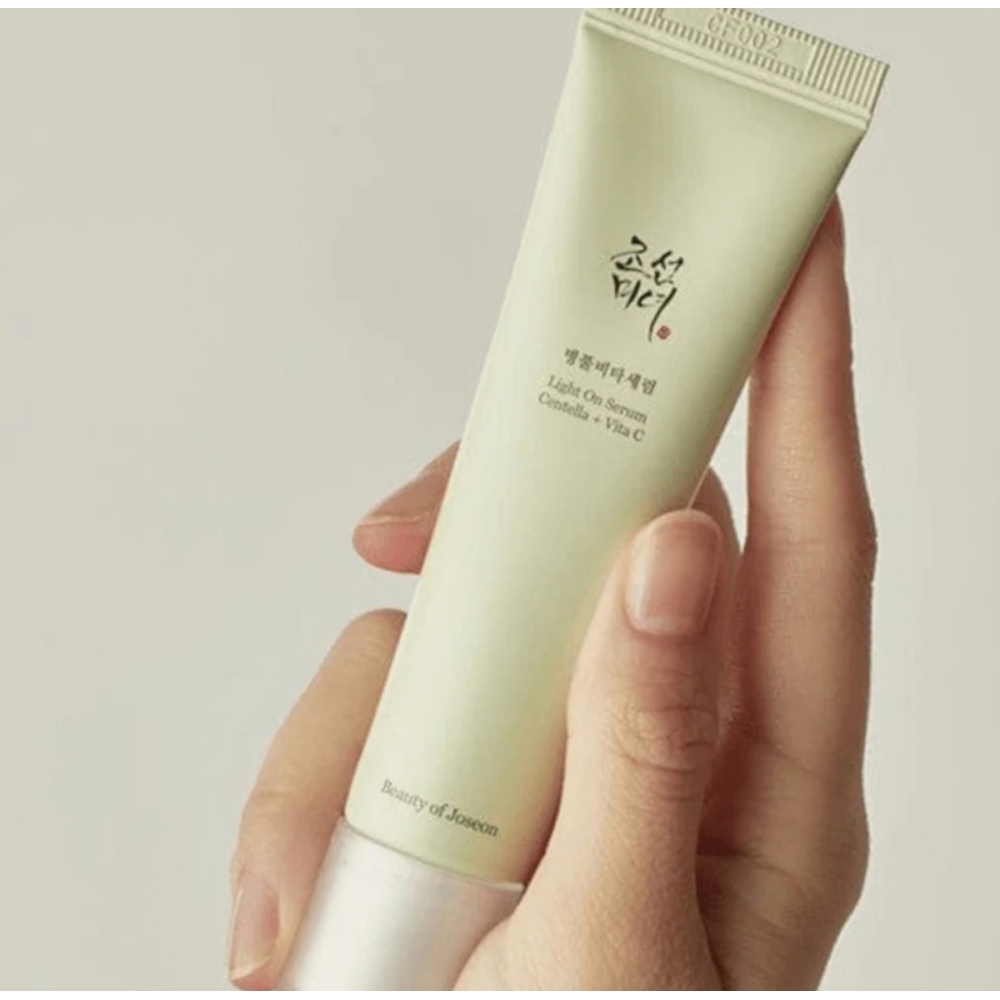 Beauty of Joseon Korėjietiški serumai ir ampulės "Light On Serum Centella + Vita C" šviesinantis veido serumas Beauty of Joseon "Light On Serum Centella + Vita C" šviesinantis veido serumas. Korėjietiški serumai ir ampulės