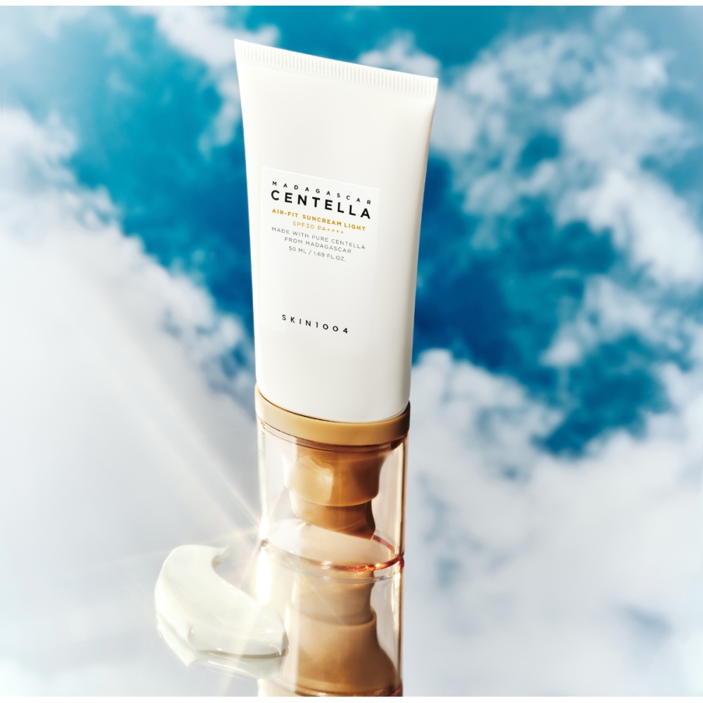 SKIN1004 Korėjietiška apsauga nuo saulės "Madagascar Centella Air-Fit Suncream Light" apsauginis kremas nuo saulės SKIN1004 "Madagascar Centella Air-Fit Suncream Light" apsauginis kremas nuo saulės. Korėjietiška apsauga nuo saulės