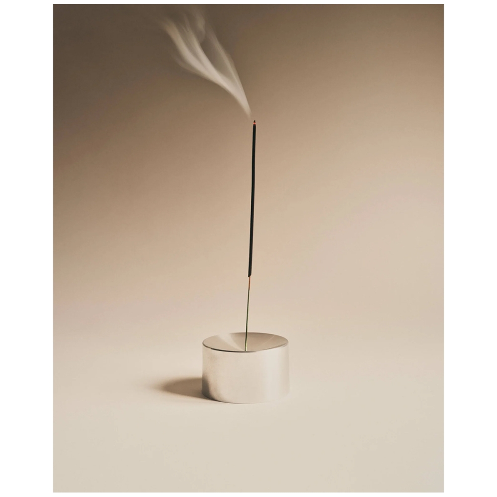 UNIFROM™ Smilkalai "Metallic Incense Holder" aliuminis smilkalų laikiklis UNIFROM™ "Metallic Incense Holder" aliuminis smilkalų laikiklis. Smilkalai