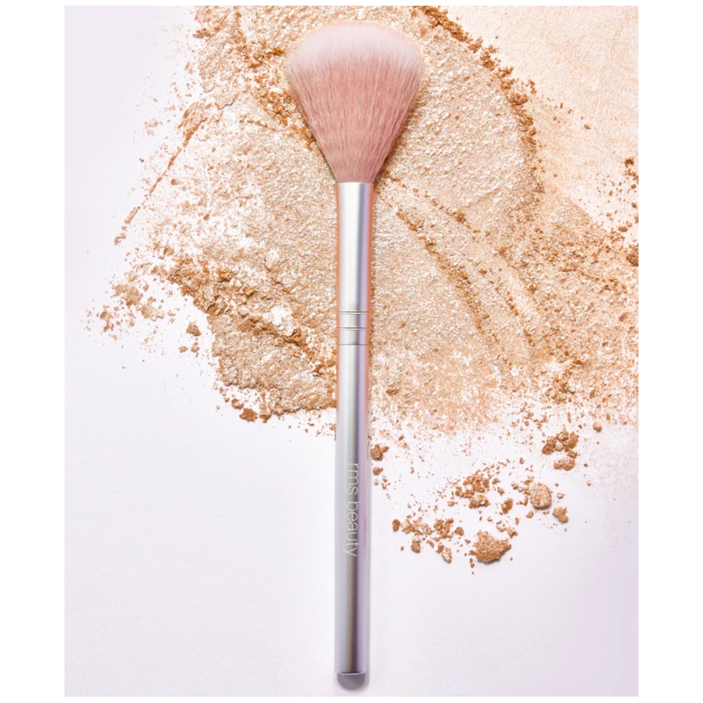 Skin2Skin Classic Fan Brush. Make up brushes and accessories