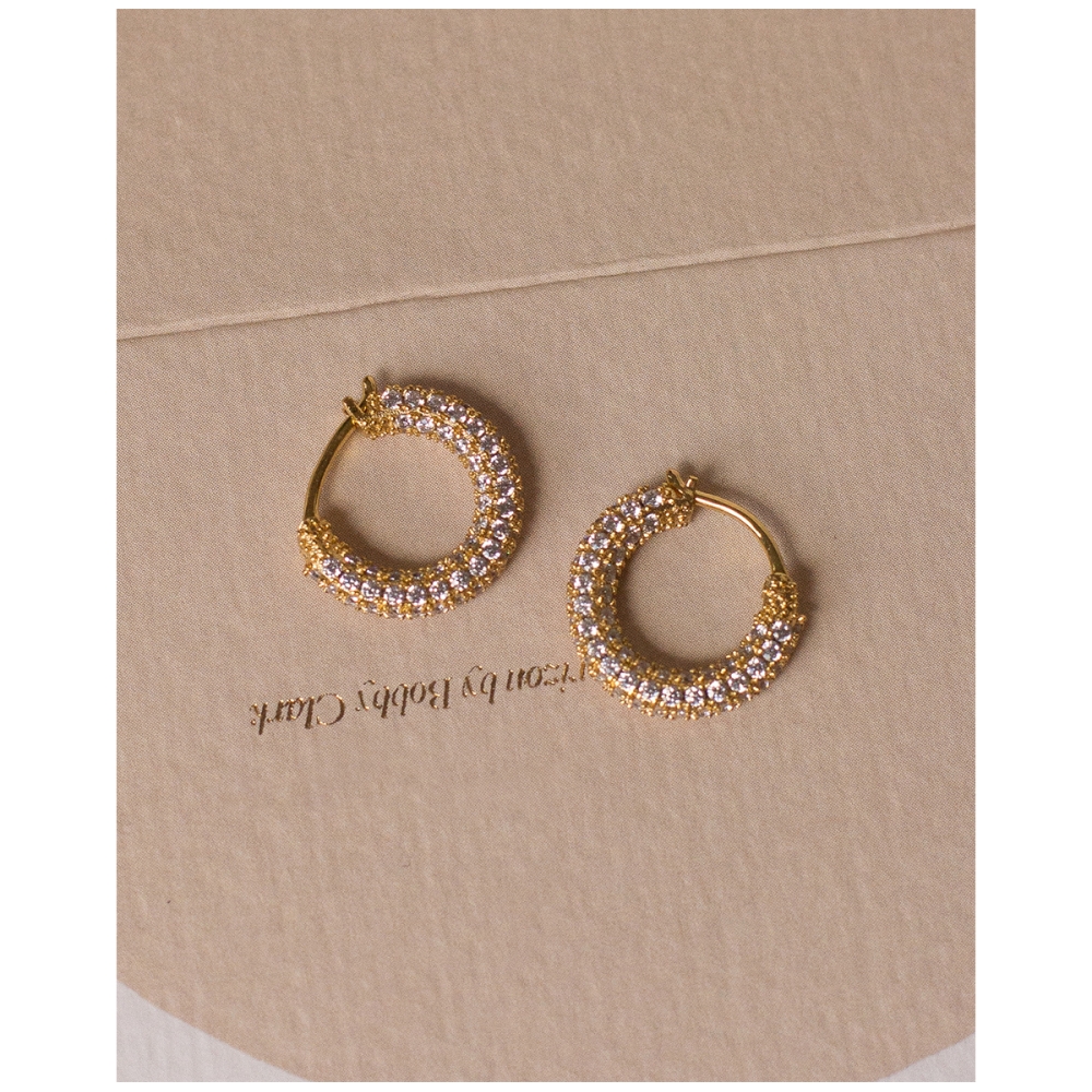 Pave Amalfi Huggies Gold. Earrings