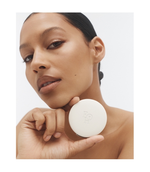 "Pressed Powder" kompaktinis makiažo pagrindas. Veidui