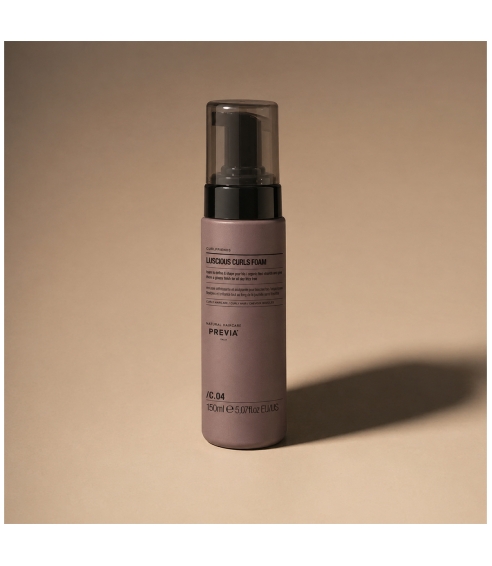 Previa "Luscious Curls Foam" putos garbanotiems plaukams . Plaukų formavimo priemonės