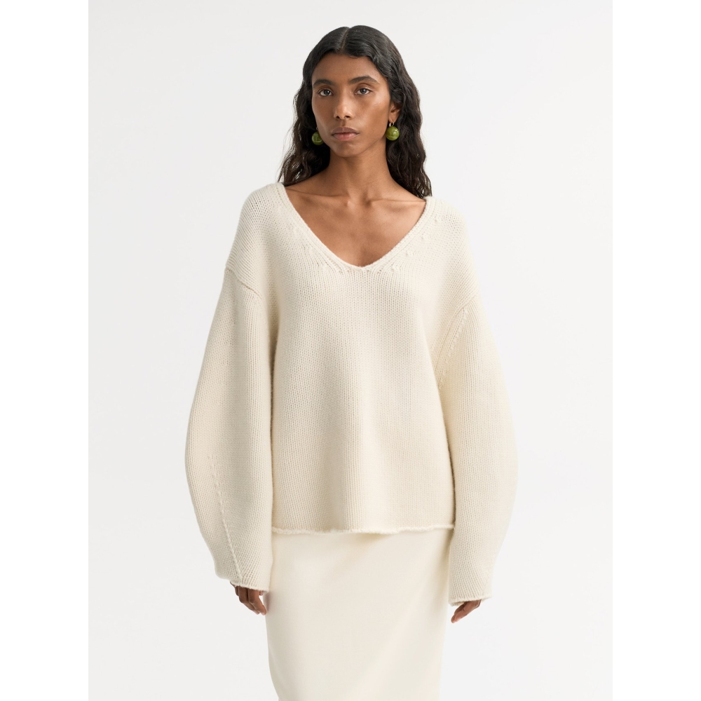 Soft Goat "Puff Sleeve V-neck" laisvo silueto megztinis. Megztiniai