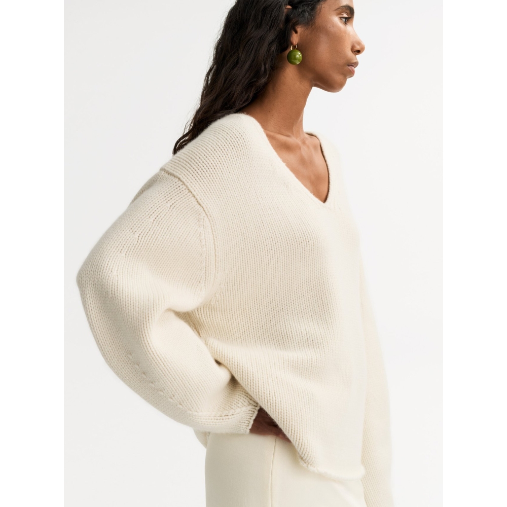 Soft Goat "Puff Sleeve V-neck" laisvo silueto megztinis. Megztiniai