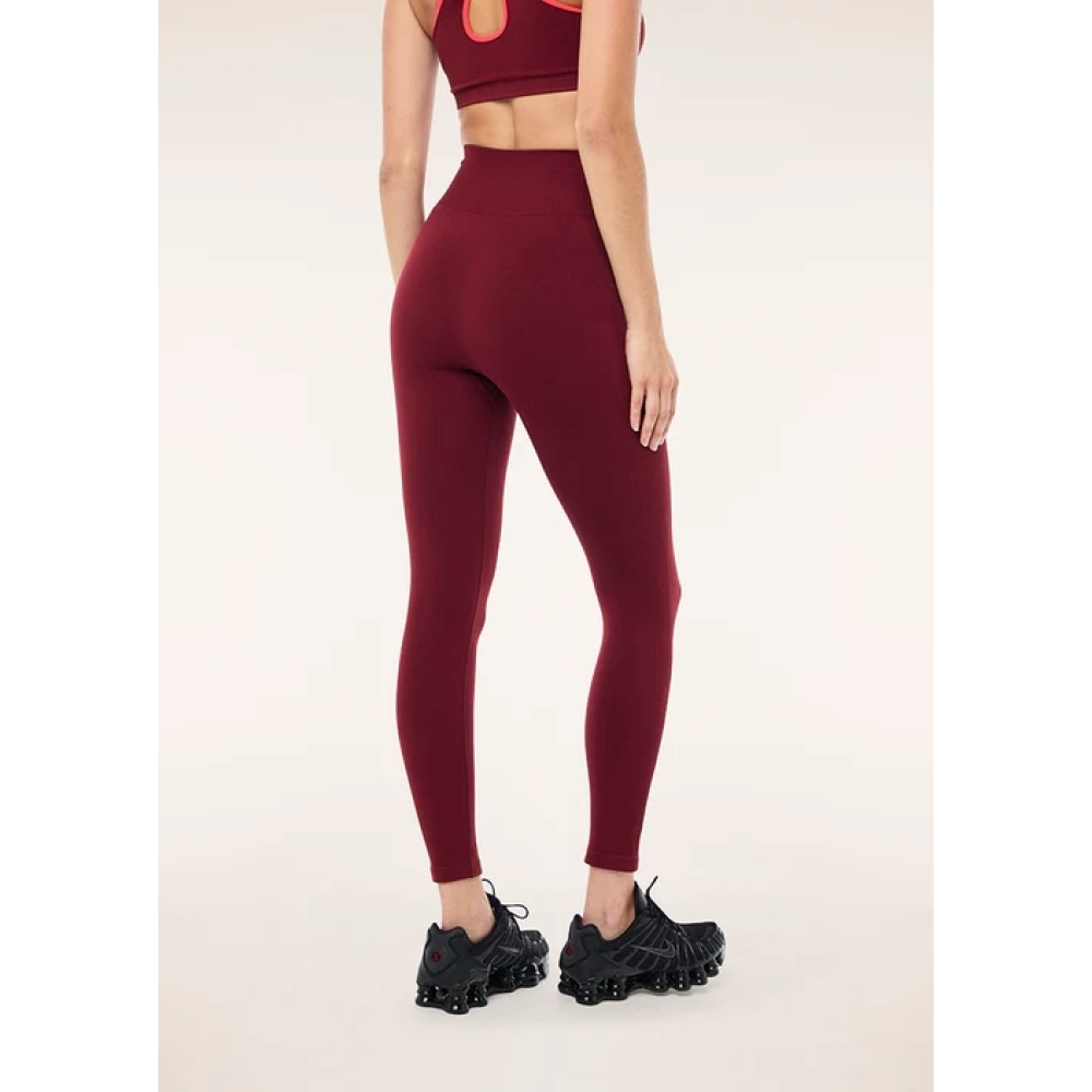 P.E Nation "Restore Seamless Legging" bordo spalvos besiulės tamprės. Tamprės