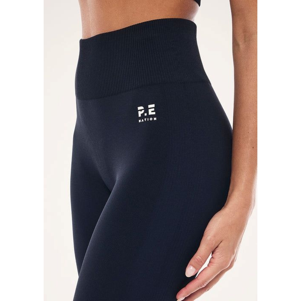 P.E Nation "Restore Seamless Legging" juodos spalvos besiulės tamprės. Tamprės