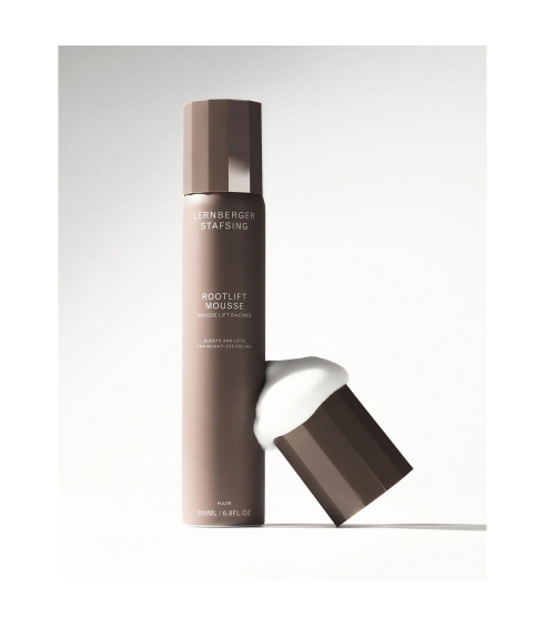 “Rootlift Mousse” purškiamos apimties suteikiančios plaukų putos. Plaukų formavimo priemonės