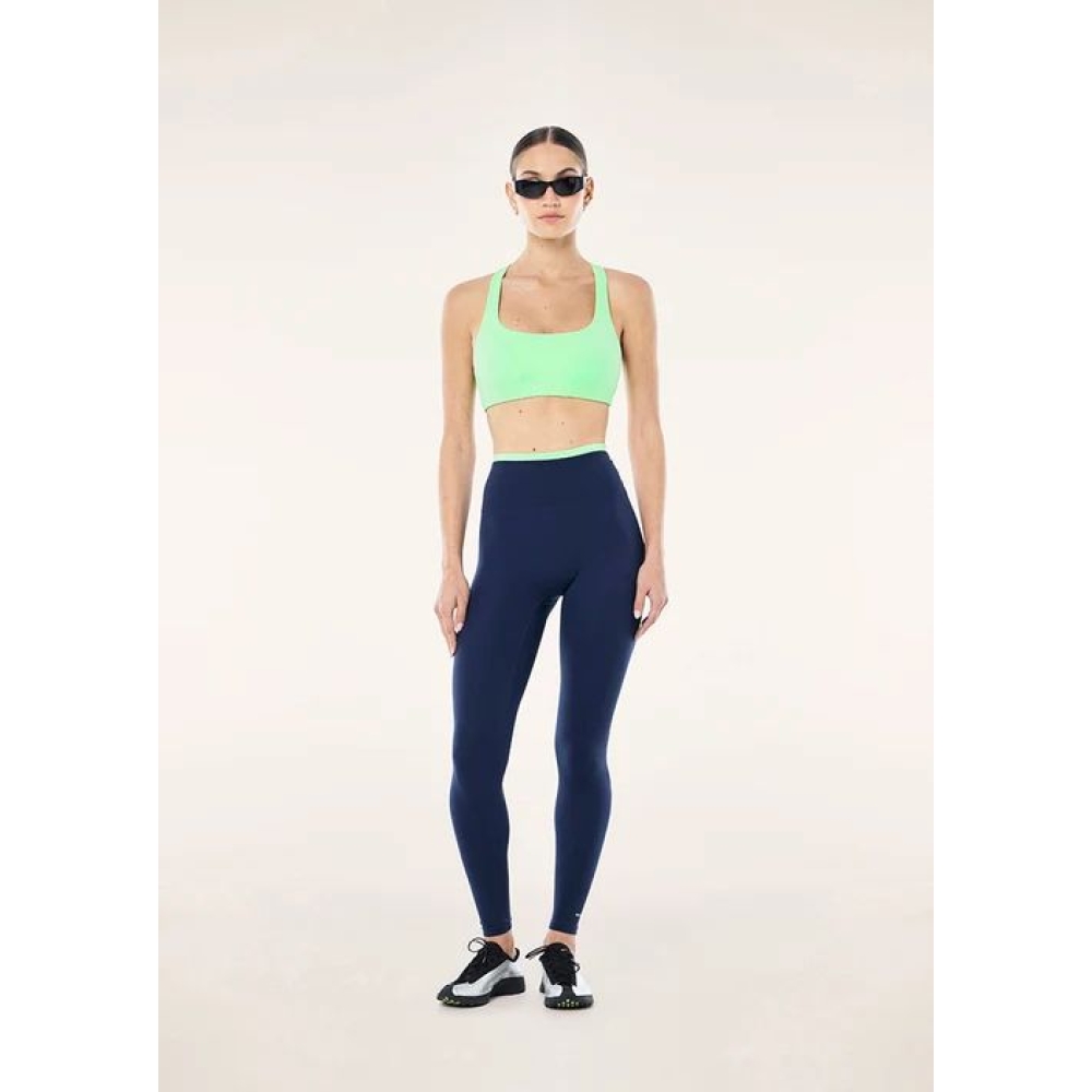 P.E Nation Sportinės liemenėlės "Signature Scoop Sports Bra" žalsvos spalvos sportinė liemenėlė P.E Nation "Signature Scoop Sports Bra" žalsvos spalvos sportinė liemenėlė. Sportinės liemenėlės