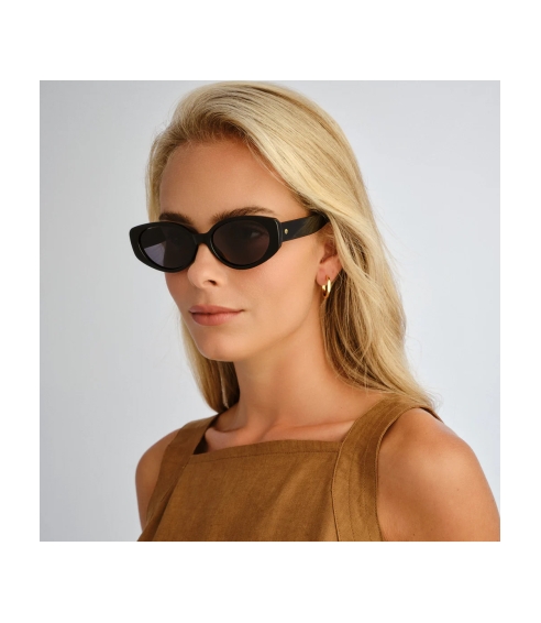Sleek Oval Cat - Black Polarised. Sports and fashion