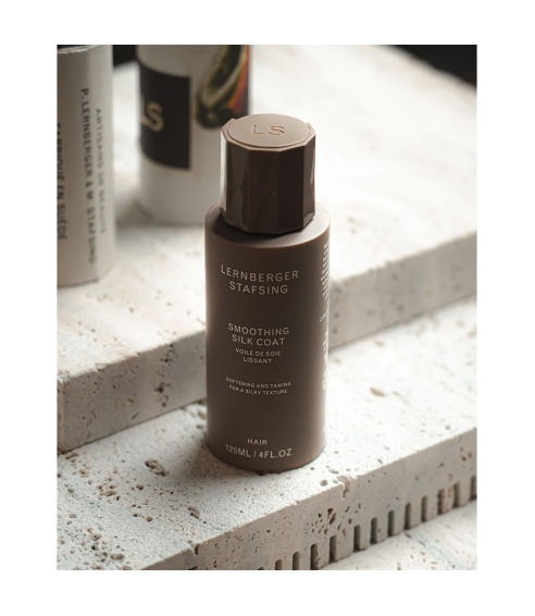 Smoothing Silk Coat. Hair styling products