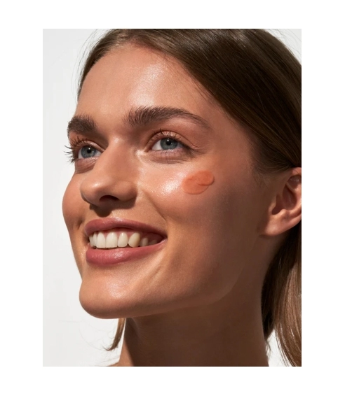Švytėjimą suteikiantis veido serumas “Supercharged Glow”. Serumai veidui