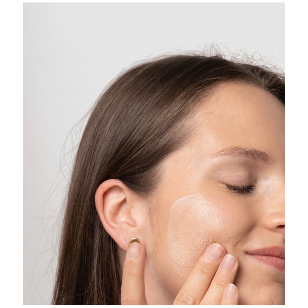 Transparent Lab “Ultra-fluid Cica Sunscreen” apsauga veidui su mineraliniais ir cheminiais filtrais SPF50 . Veido kremai nuo saulės