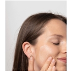 “Ultra-fluid Cica Sunscreen” apsauga veidui su mineraliniais ir cheminiais filtrais SPF50 . Veido kremai nuo saulės