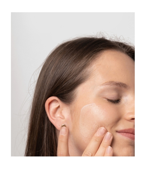 “Ultra-fluid Cica Sunscreen” apsauga veidui su mineraliniais ir cheminiais filtrais SPF50 . Veido kremai nuo saulės