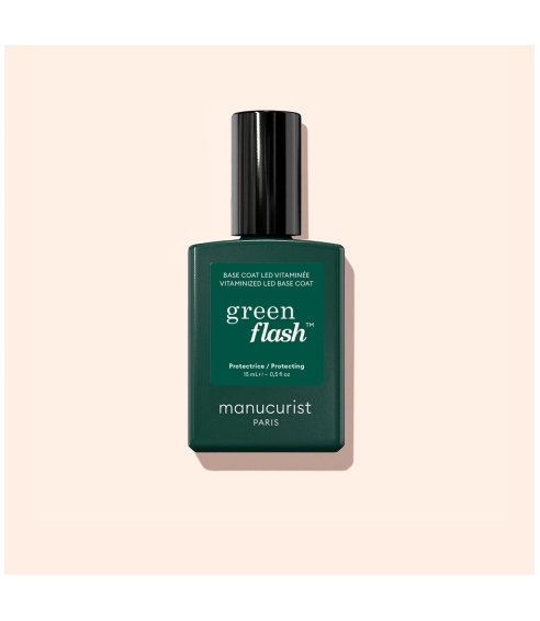 “Vitaminized base coat Green Flash™" pusiau ilgalaikio manikiūro bazė su vitaminų kompleksu. Nagų lakai