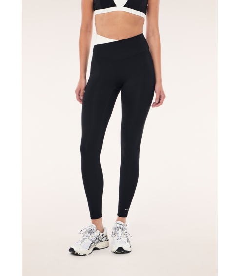 Wander full length legging in black and whisper white. Leggings